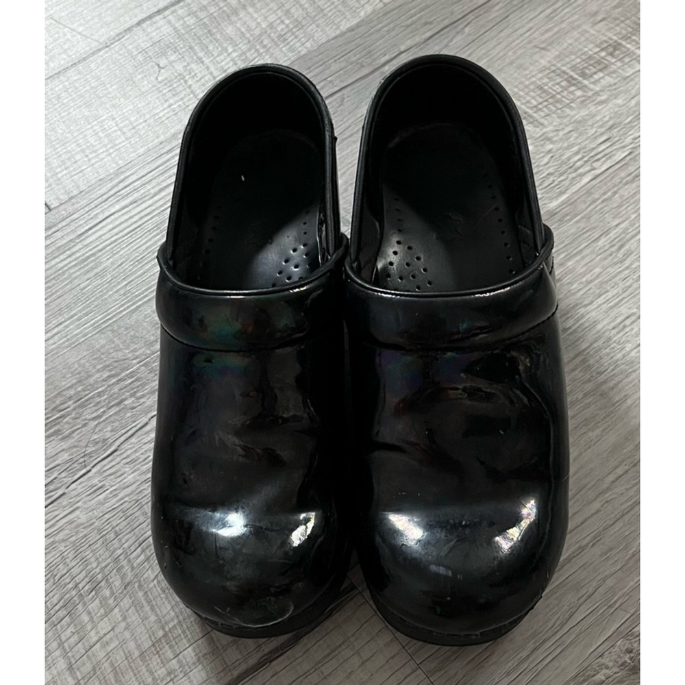 Dansko professional patent leather clogs size 7
